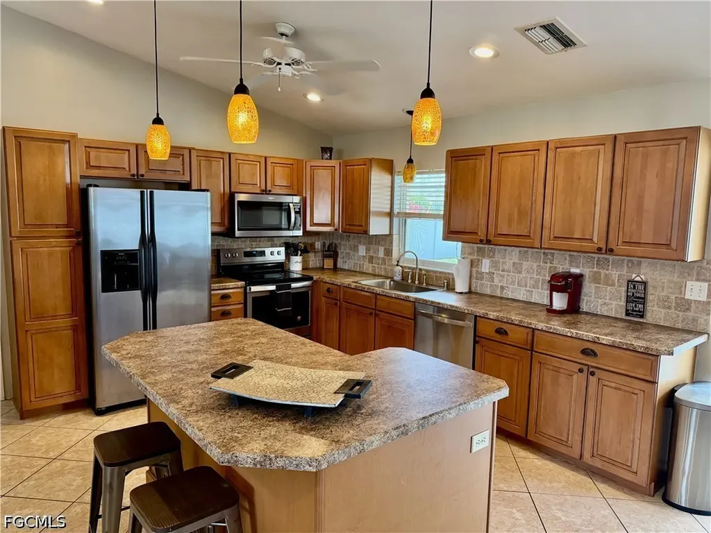 213 SW 10th Terrace Cape Coral FL 33991
