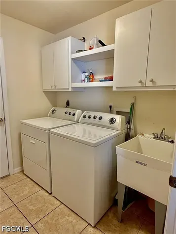 213 SW 10th Terrace Cape Coral FL 33991