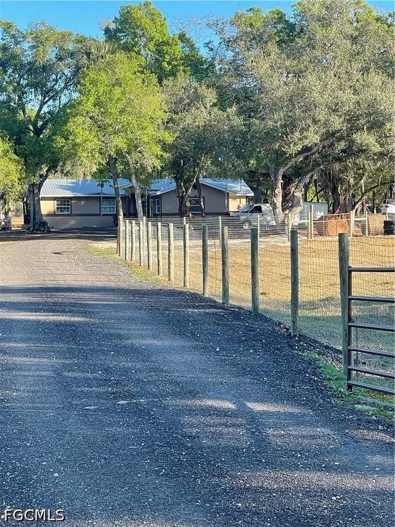 1220 A Road Labelle FL 33935