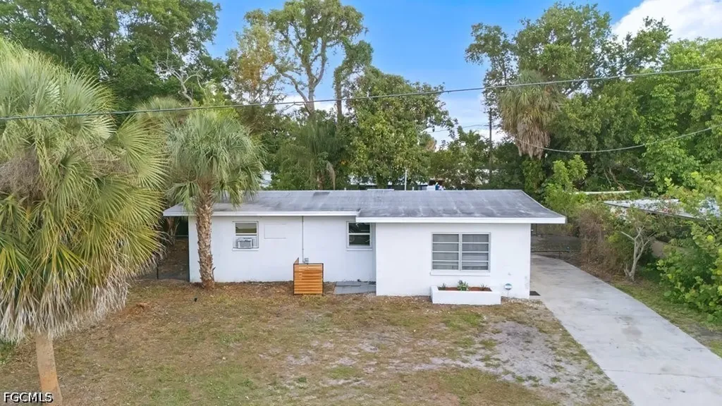 912 Hibiscus Lane North Fort Myers FL 33903