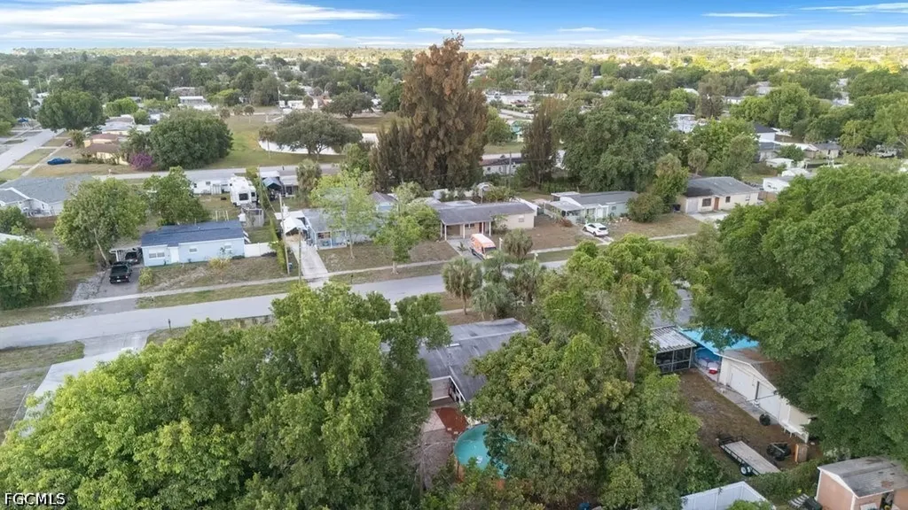 912 Hibiscus Lane North Fort Myers FL 33903