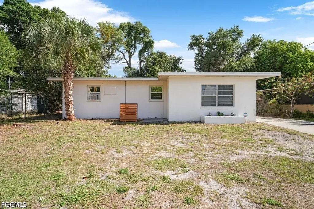 912 Hibiscus Lane North Fort Myers FL 33903