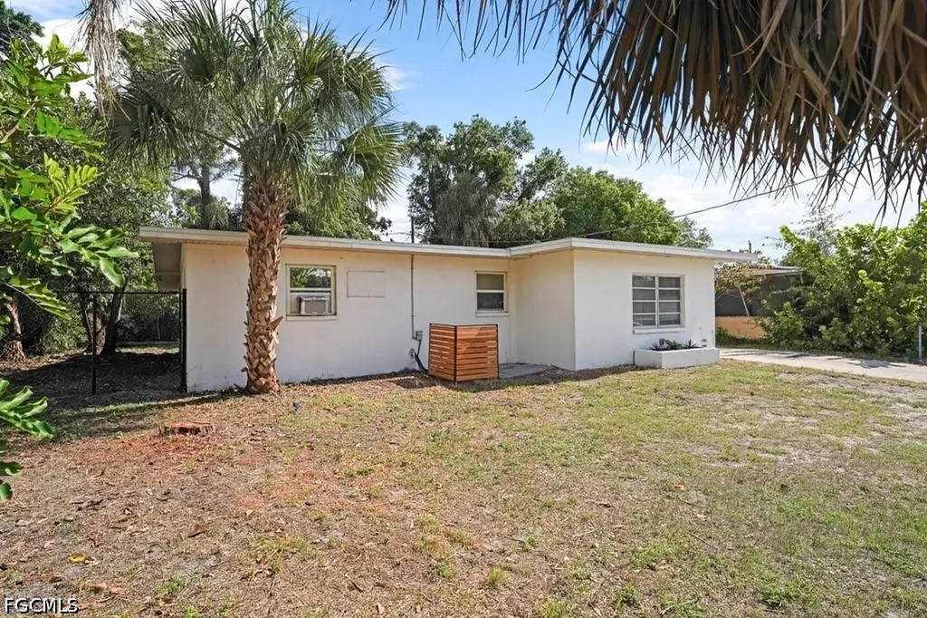 912 Hibiscus Lane North Fort Myers FL 33903
