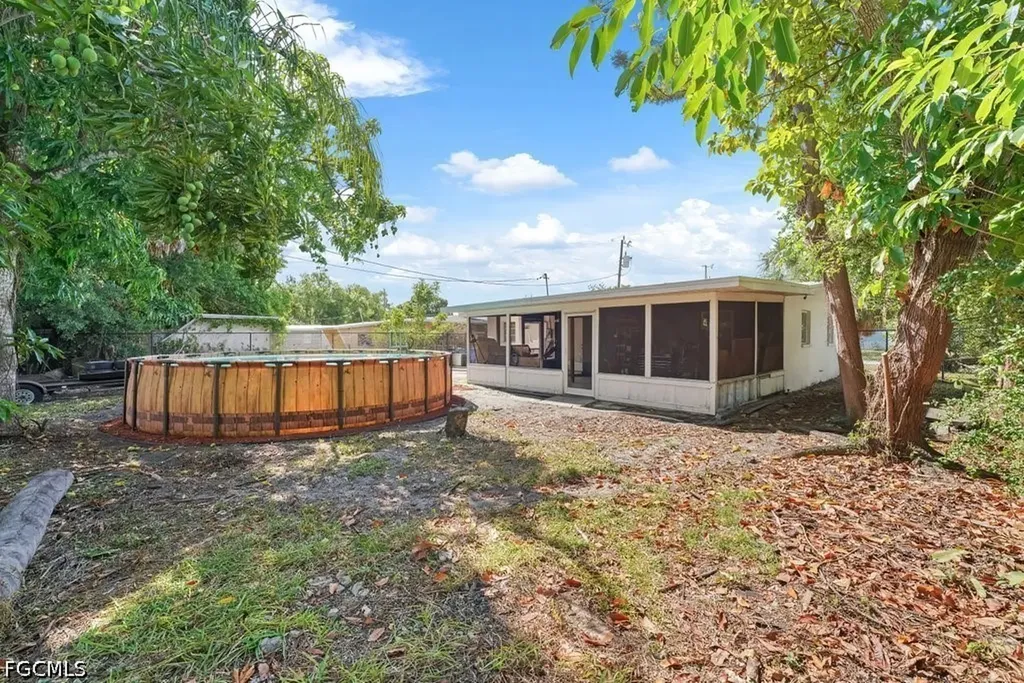 912 Hibiscus Lane North Fort Myers FL 33903