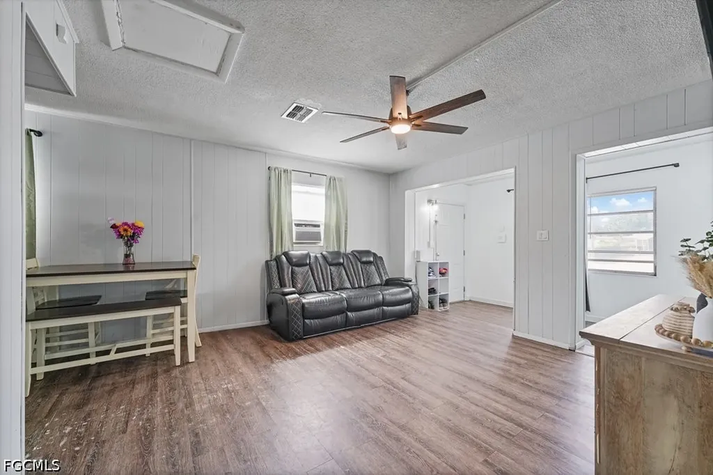 912 Hibiscus Lane North Fort Myers FL 33903