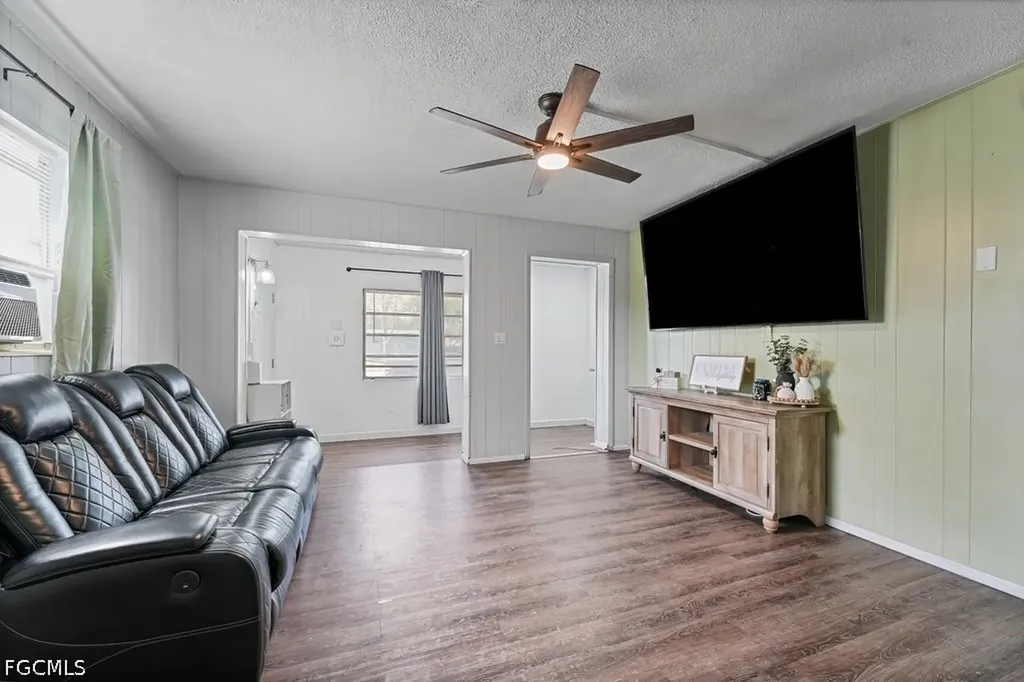 912 Hibiscus Lane North Fort Myers FL 33903