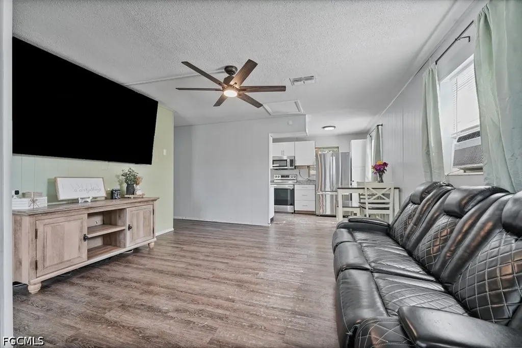 912 Hibiscus Lane North Fort Myers FL 33903