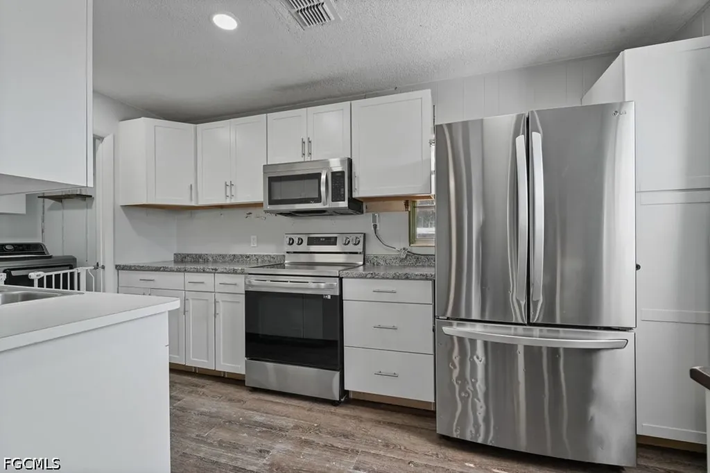 912 Hibiscus Lane North Fort Myers FL 33903