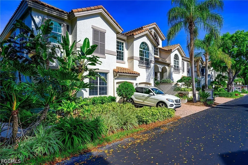 Naples FL, 133 Colonade Circle