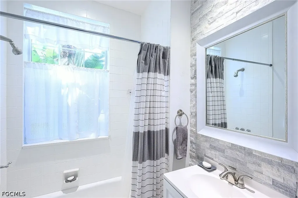133 Colonade Circle Naples FL 34103