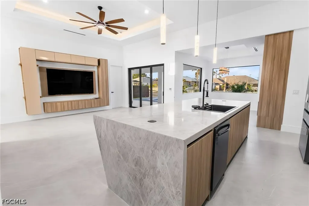 1923 SW 15th Place Cape Coral FL 33991
