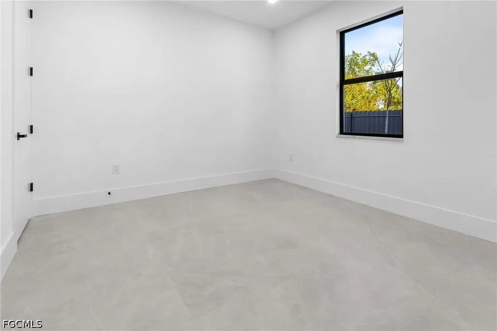 1923 SW 15th Place Cape Coral FL 33991