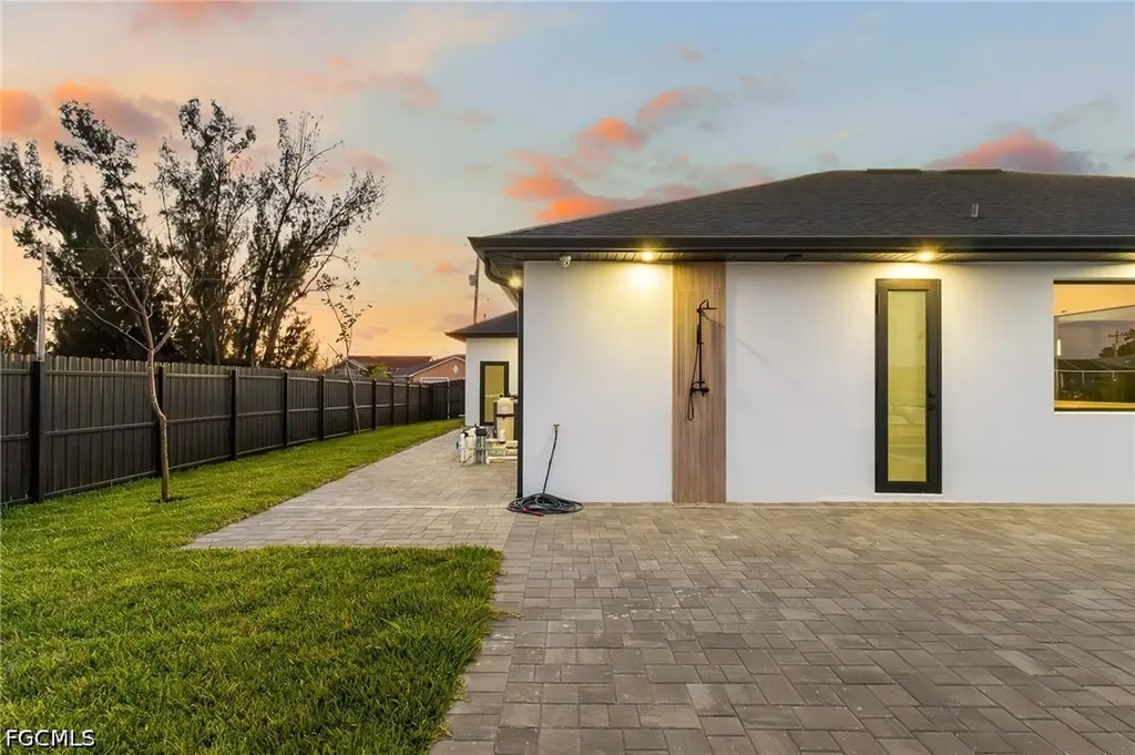 1923 SW 15th Place Cape Coral FL 33991