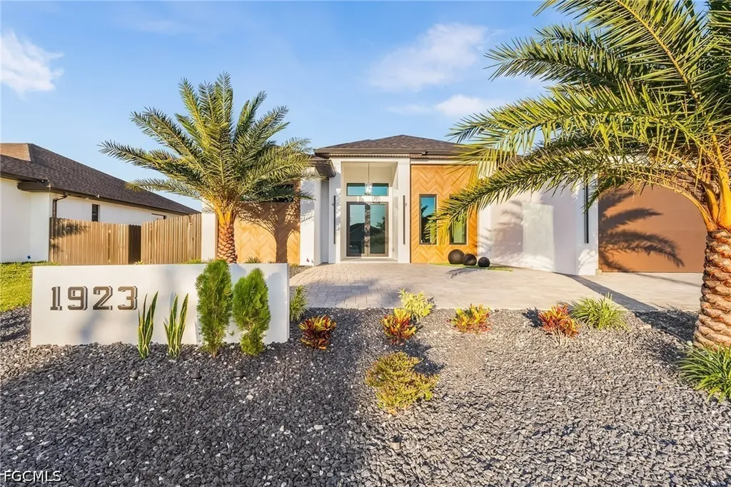 1923 SW 15th Place Cape Coral FL 33991