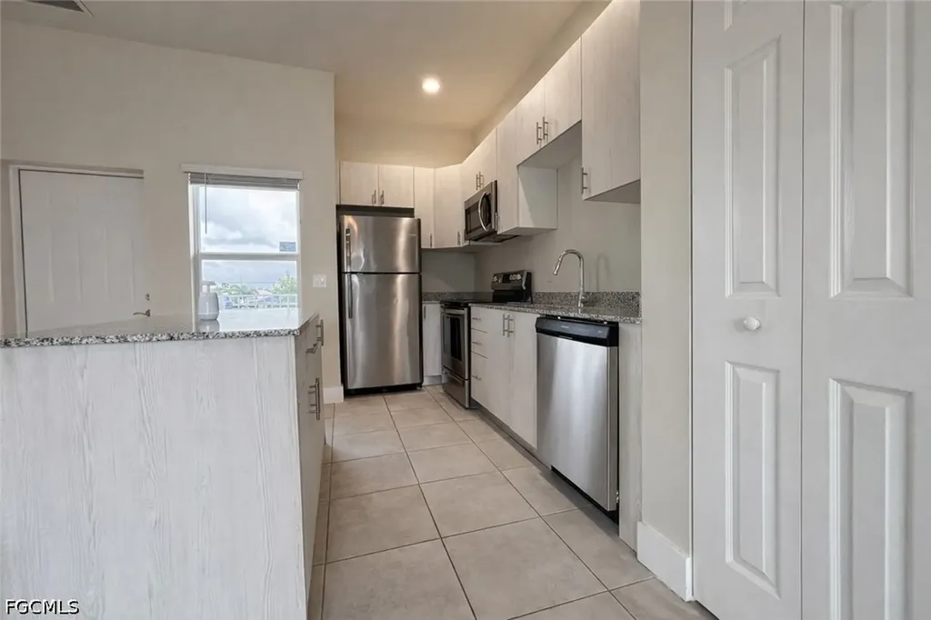 3325 SW 8th Place Cape Coral FL 33914