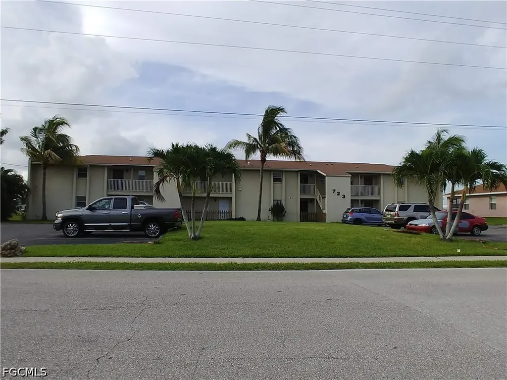 723 SE 10th Street Cape Coral FL 33990