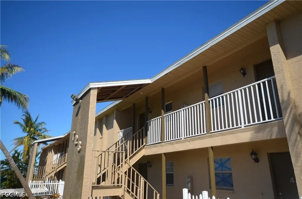 723 SE 10th Street Cape Coral FL 33990