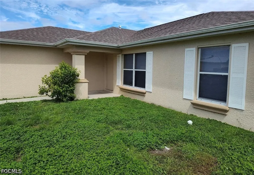1109 NE 2nd Place Cape Coral FL 33909