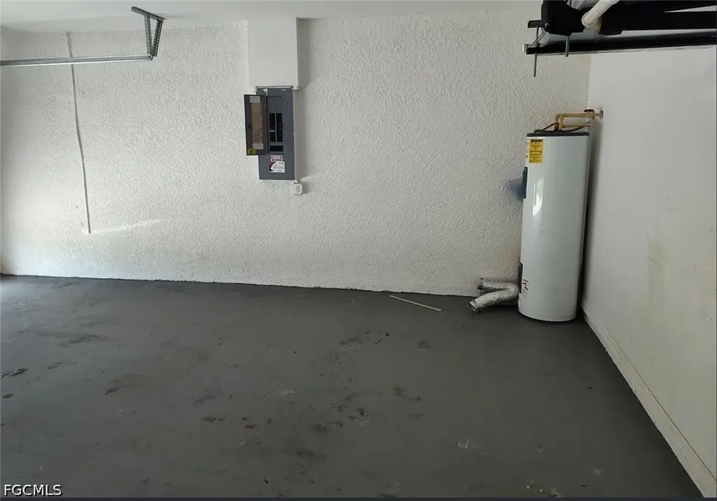 1109 NE 2nd Place Cape Coral FL 33909