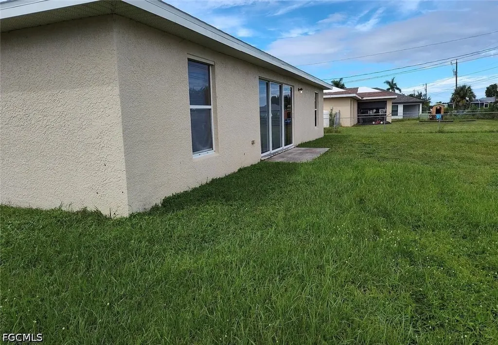 1109 NE 2nd Place Cape Coral FL 33909