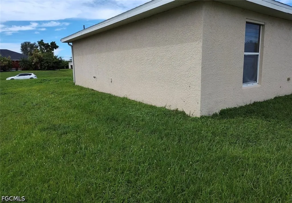 1109 NE 2nd Place Cape Coral FL 33909