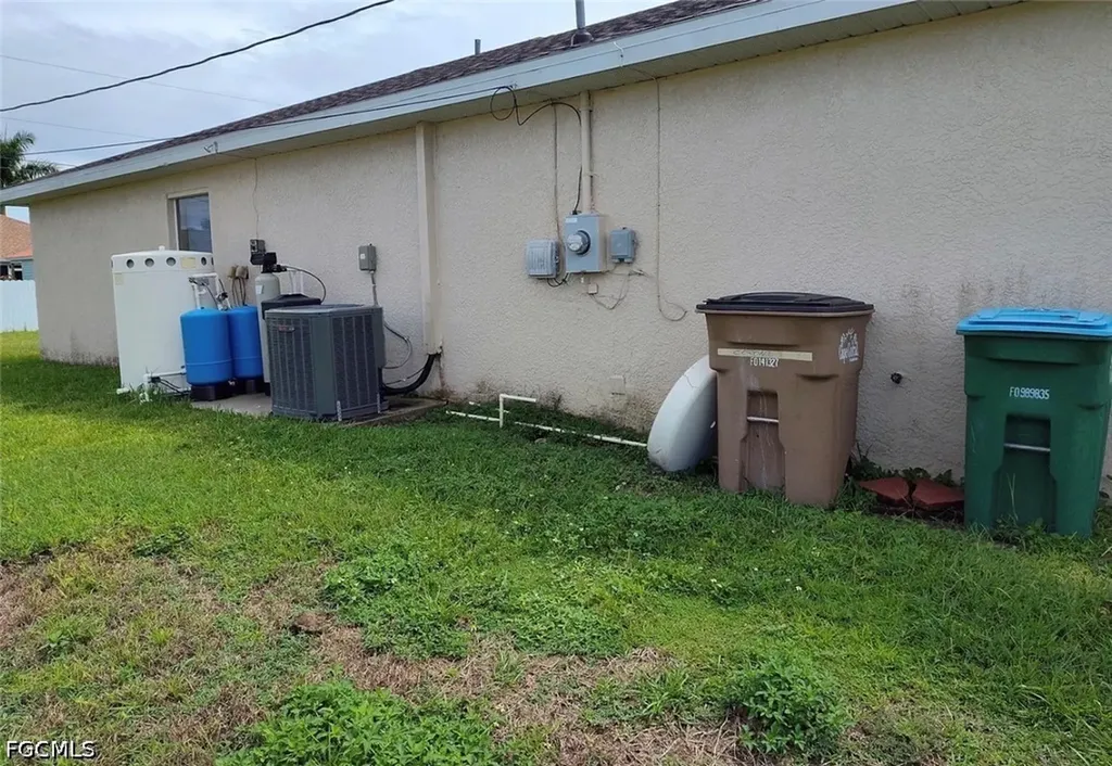 1109 NE 2nd Place Cape Coral FL 33909