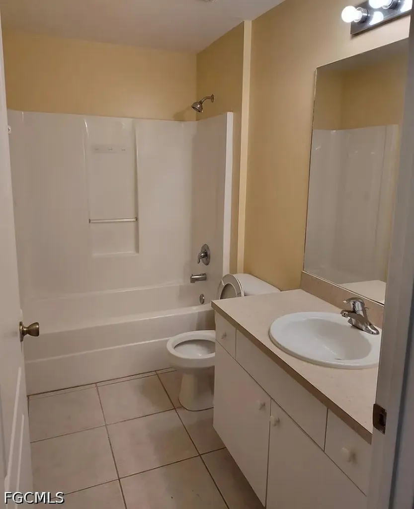 1109 NE 2nd Place Cape Coral FL 33909
