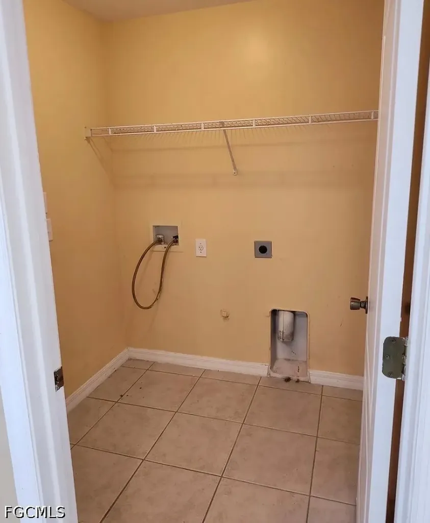 1109 NE 2nd Place Cape Coral FL 33909