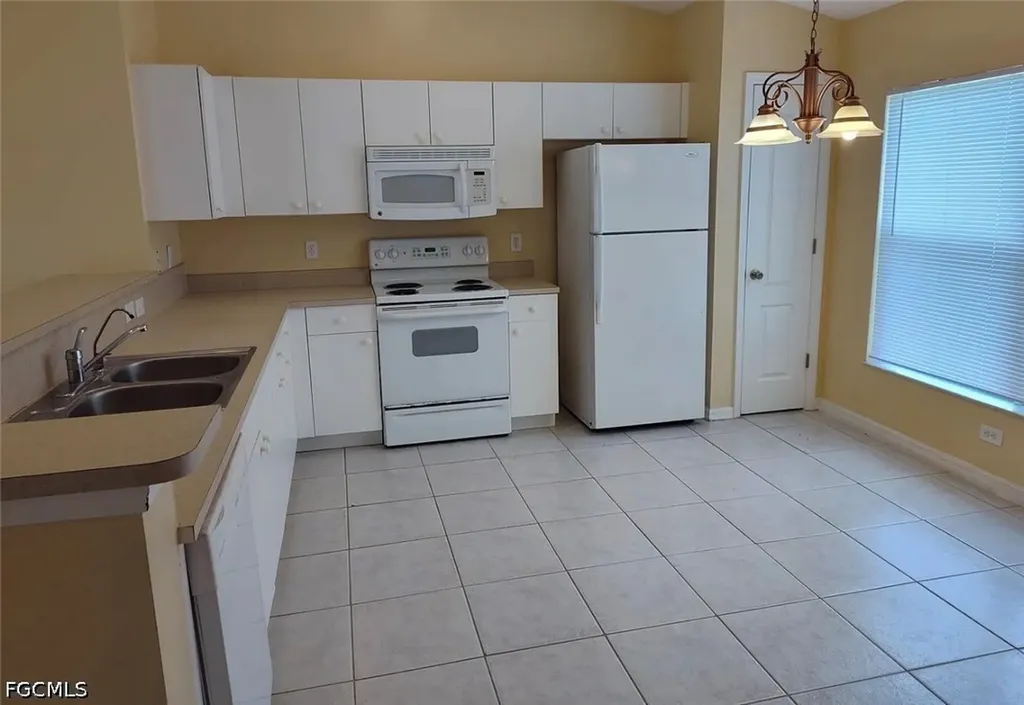 1109 NE 2nd Place Cape Coral FL 33909