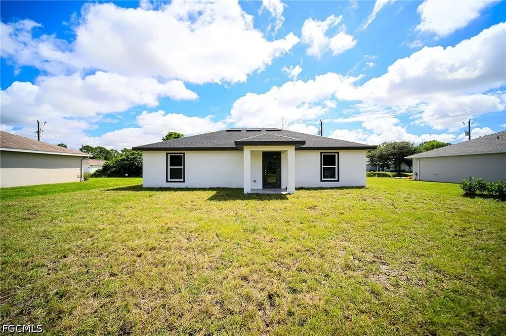 1011 Kent Street E Lehigh Acres FL 33974