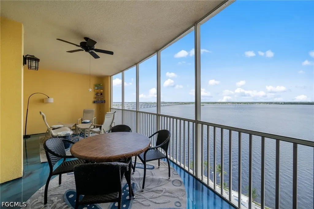 2743 1st Street Fort Myers FL 33916