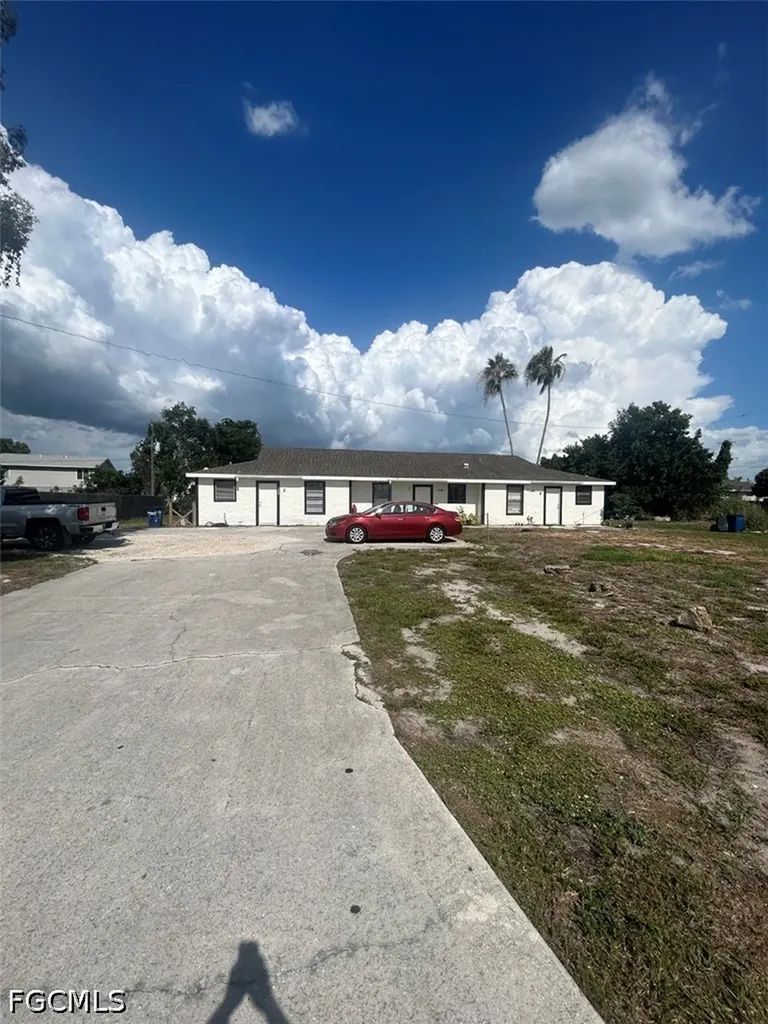 7582-7586 Carrier Road Fort Myers FL 33967