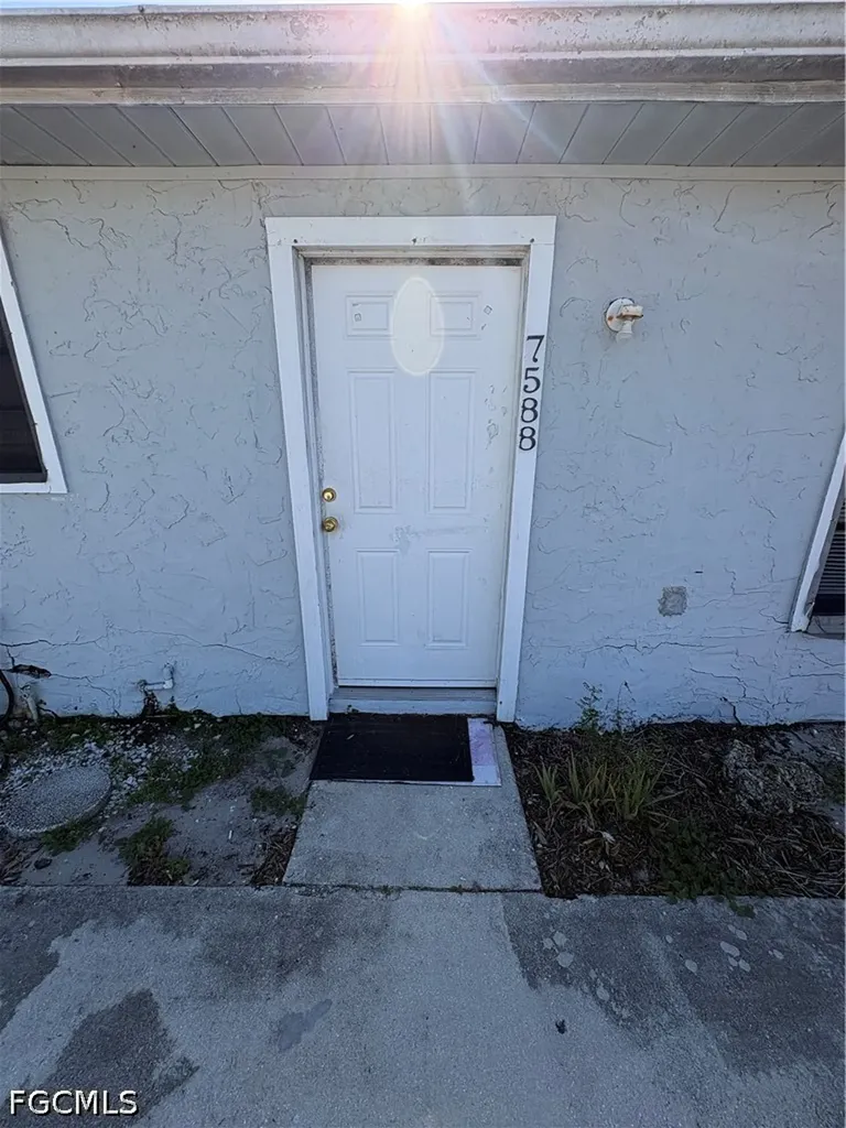 7582-7586 Carrier Road Fort Myers FL 33967