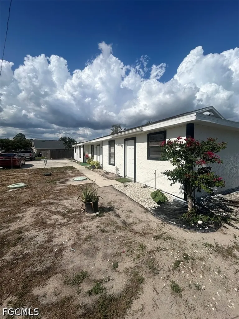 7582-7586 Carrier Road Fort Myers FL 33967