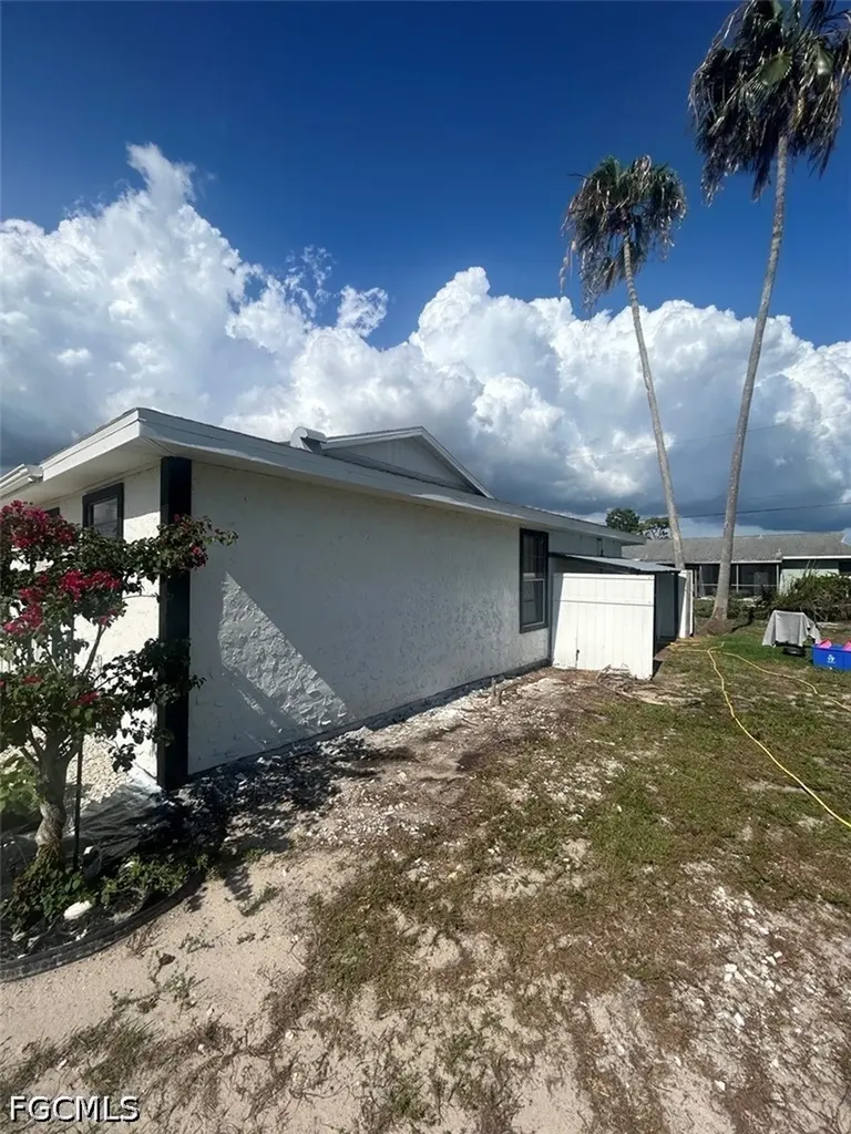 7582-7586 Carrier Road Fort Myers FL 33967