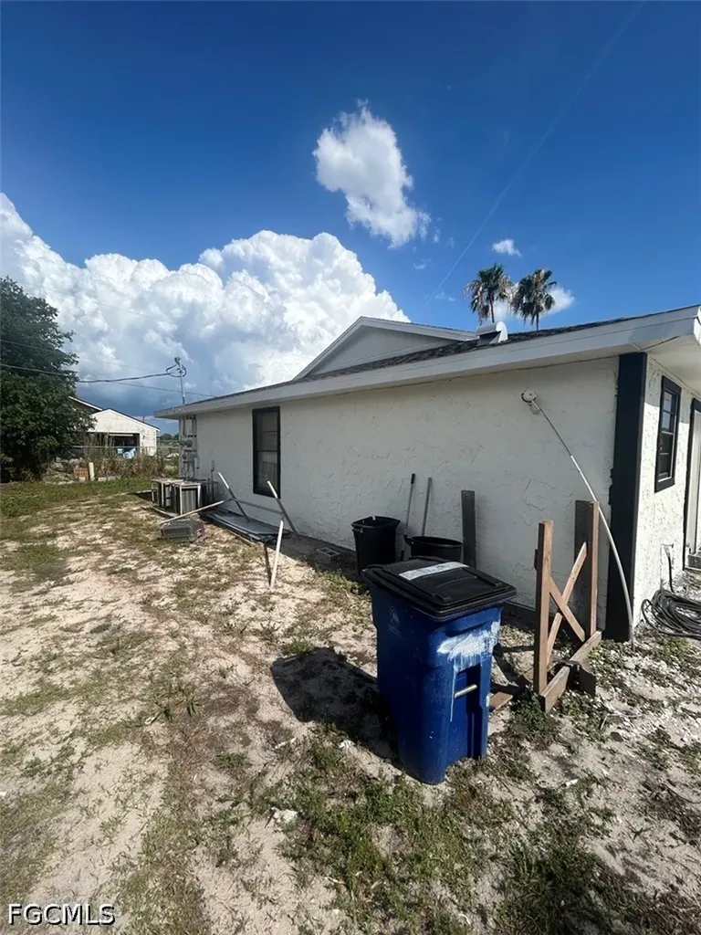 7582-7586 Carrier Road Fort Myers FL 33967