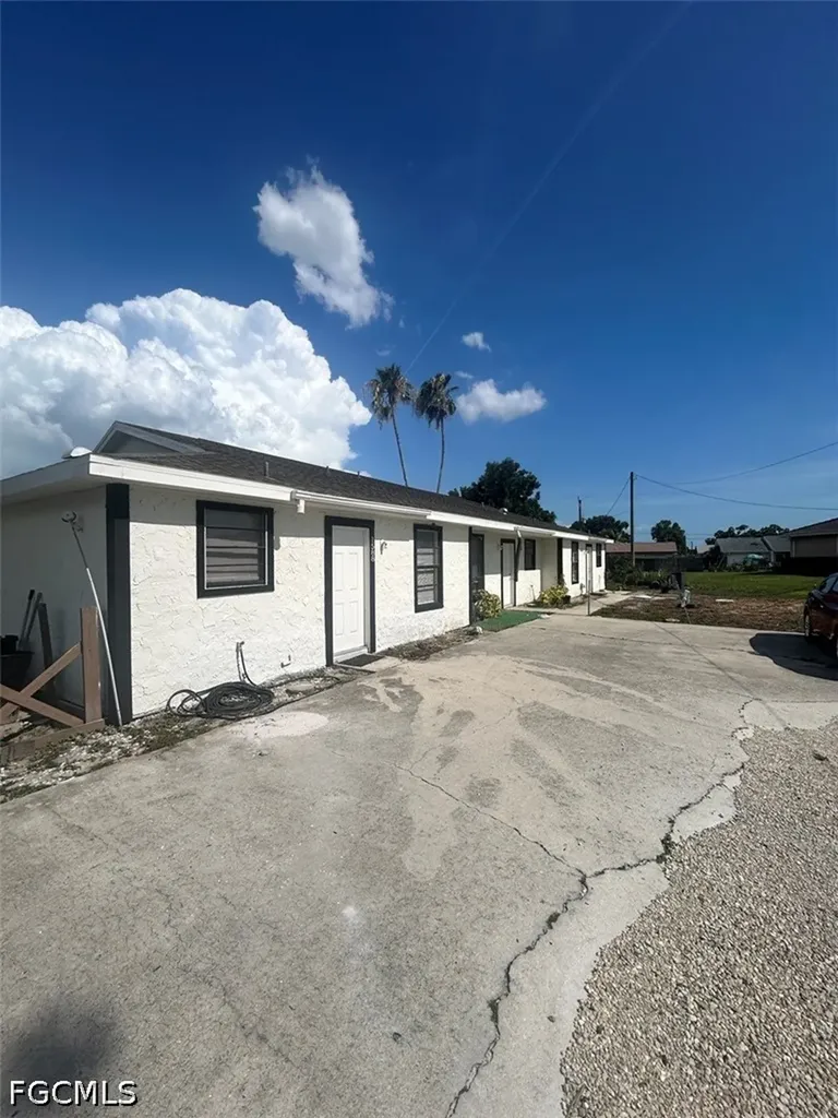 7582-7586 Carrier Road Fort Myers FL 33967