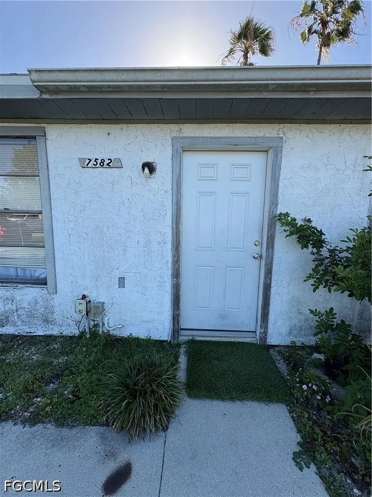 7582-7586 Carrier Road Fort Myers FL 33967
