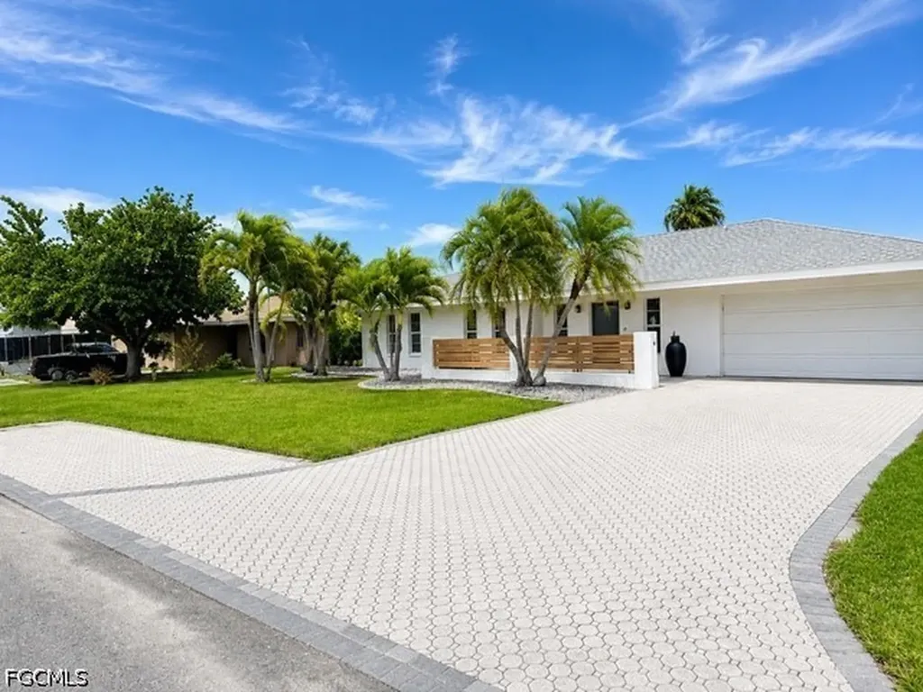 27541 Suffridge Drive Bonita Springs FL 34135