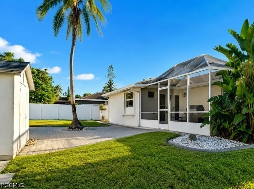 27541 Suffridge Drive Bonita Springs FL 34135
