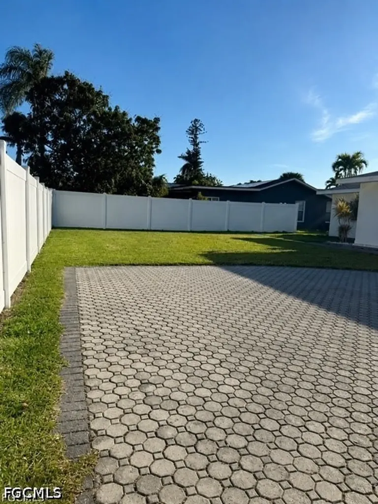 27541 Suffridge Drive Bonita Springs FL 34135