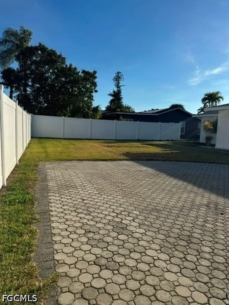 27541 Suffridge Drive Bonita Springs FL 34135