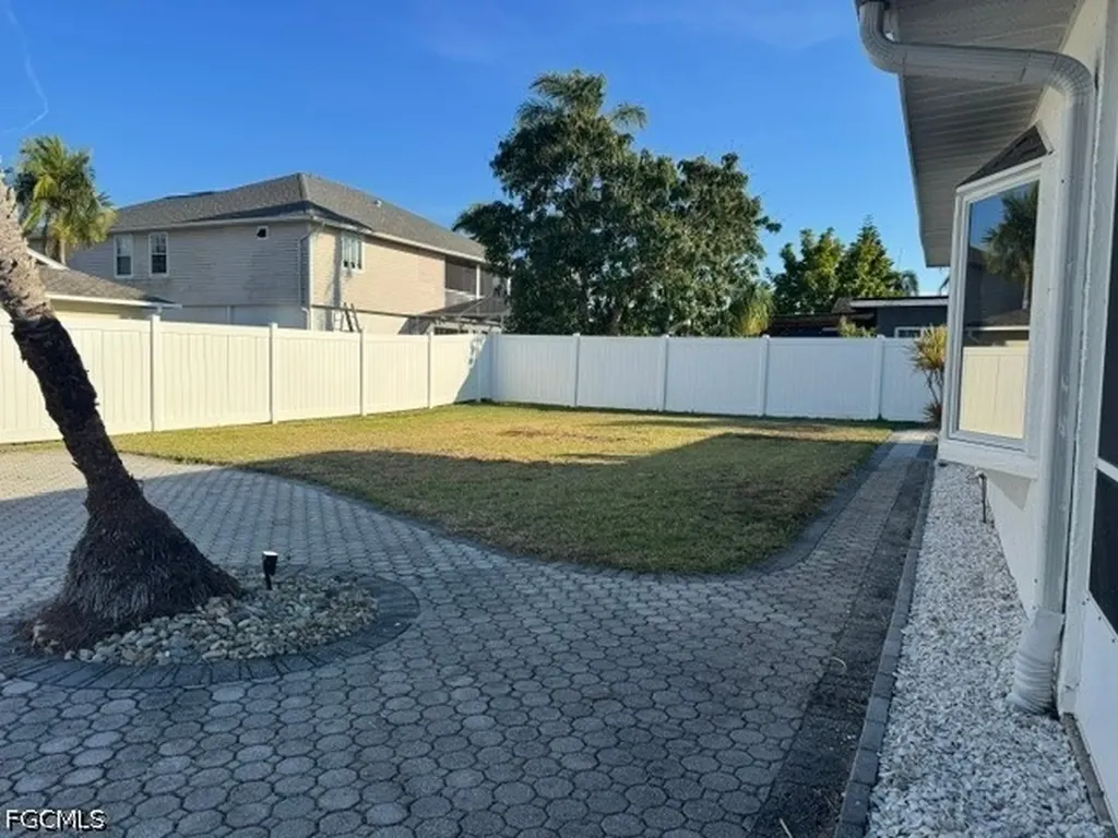 27541 Suffridge Drive Bonita Springs FL 34135