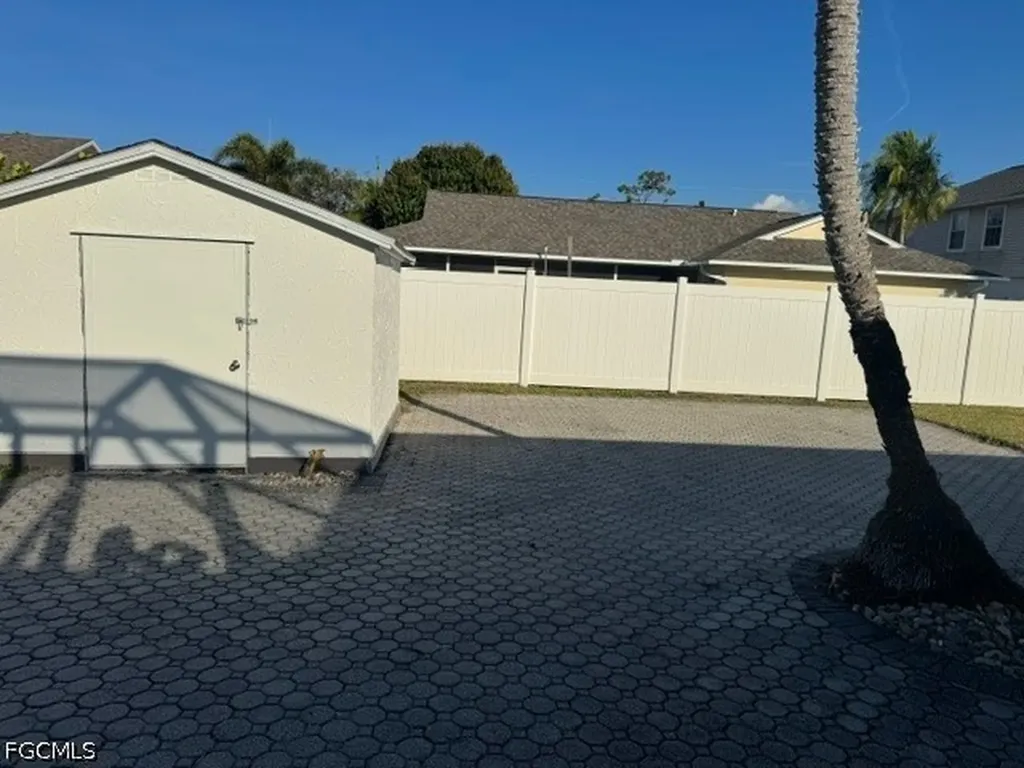27541 Suffridge Drive Bonita Springs FL 34135
