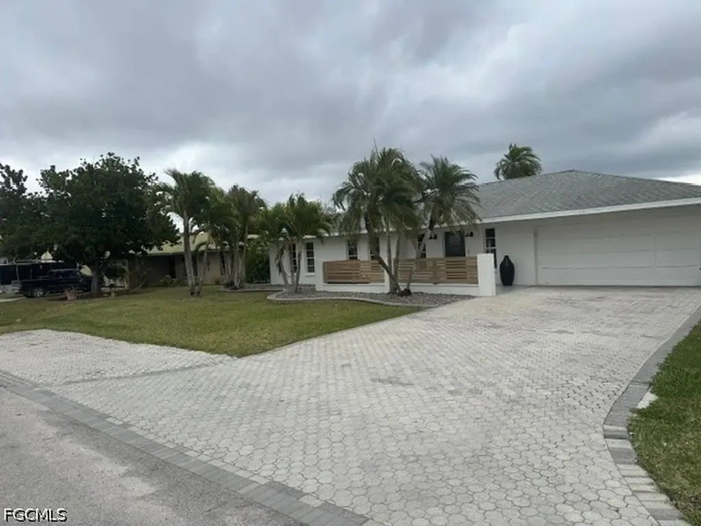 27541 Suffridge Drive Bonita Springs FL 34135