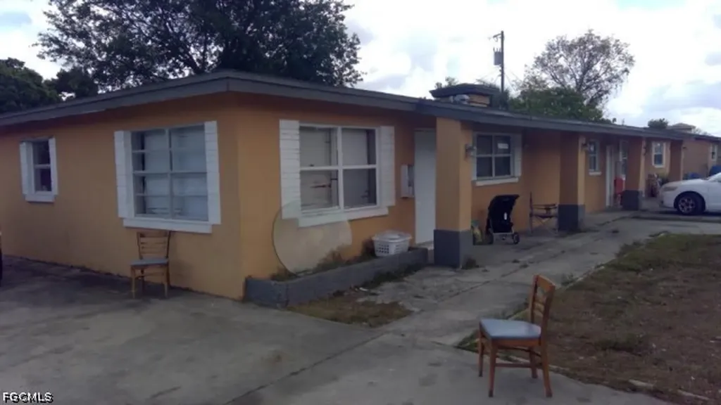 2403/2405 Stella Street Fort Myers FL 33901