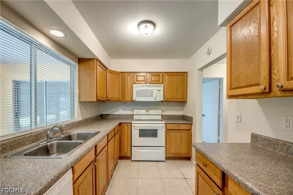 1315 SE 33rd Terrace Cape Coral FL 33904