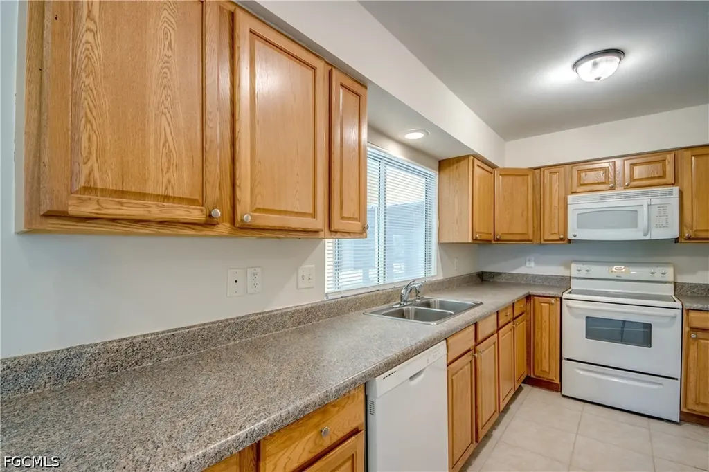 1315 SE 33rd Terrace Cape Coral FL 33904