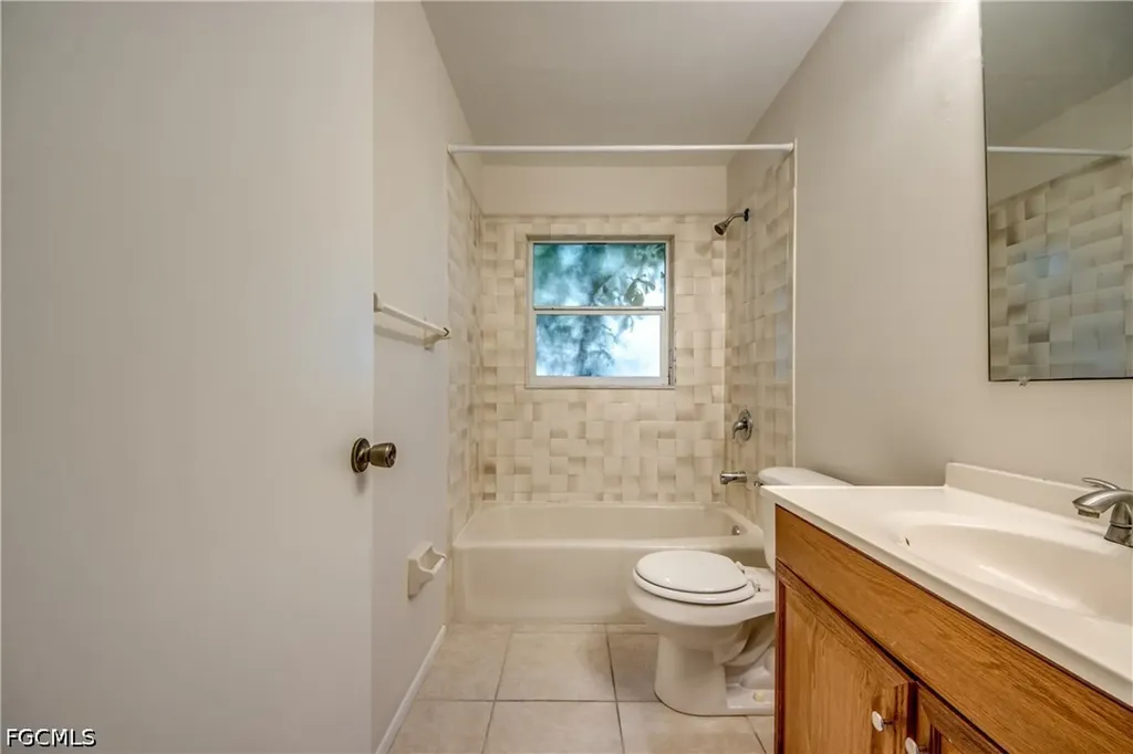 1315 SE 33rd Terrace Cape Coral FL 33904