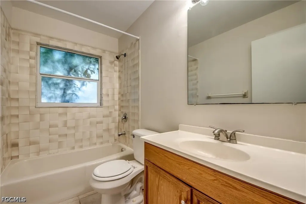 1315 SE 33rd Terrace Cape Coral FL 33904